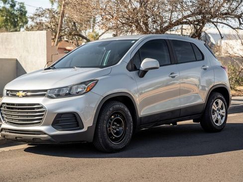 Used 2018 Chevrolet Trax LS image 1