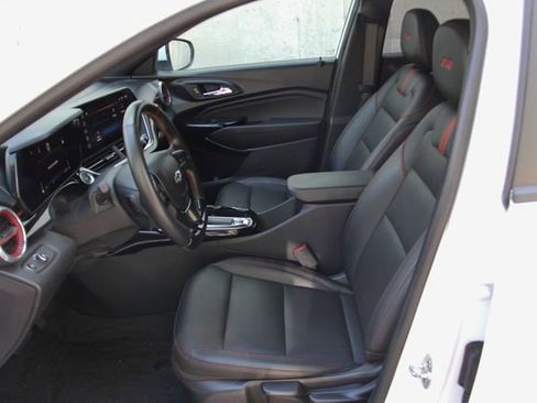 Used 2024 Chevrolet Trax RS w/ Sunroof Package FWD image 19