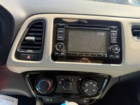 Used 2019 Honda HR-V LX image 16