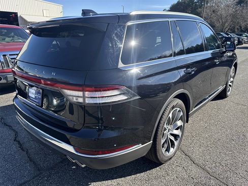 Used 2025 Lincoln Aviator Reserve w/ Illumination Package image 7