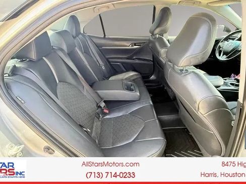 Used 2018 Toyota Camry XLE FWD image 17