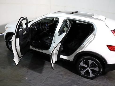 Used 2023 Volvo XC40 B5 Plus w/ Protection Package Premier AWD/4WD image 5