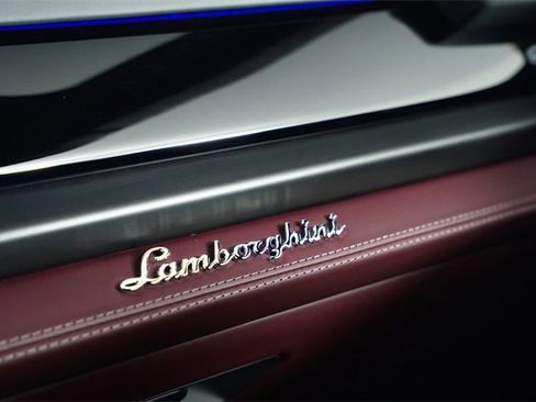 Used 2025 Lamborghini Urus SE image 60