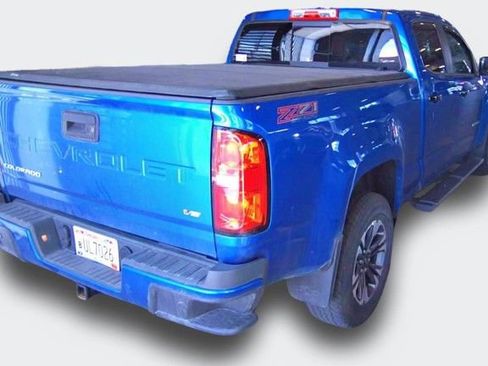 Used 2022 Chevrolet Colorado Z71 AWD/4WD image 3