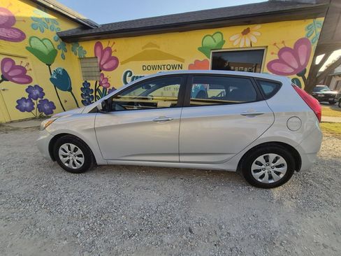 Used 2017 Hyundai Accent SE FWD image 7