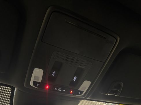 Used 2025 Honda Pilot Black Edition image 19