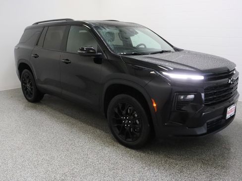 Used 2025 Chevrolet Traverse LT w/ Midnight/Sport Edition image 4