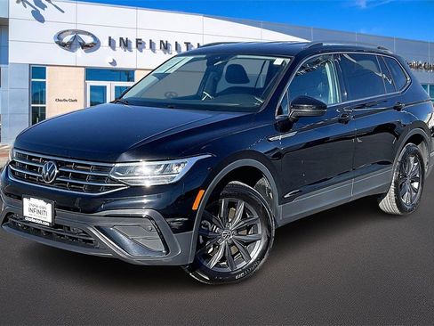 Used 2024 Volkswagen Tiguan SE image 1