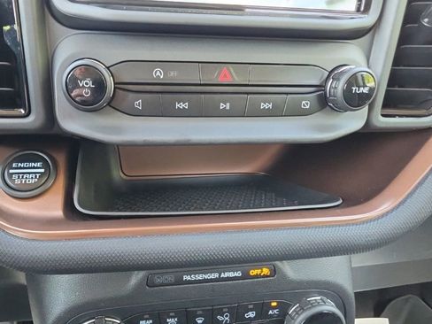 Used 2022 Ford Bronco Sport Outer Banks w/ Tech Package AWD/4WD image 17