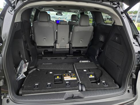 Certified 2026 Toyota Sienna XLE FWD image 26
