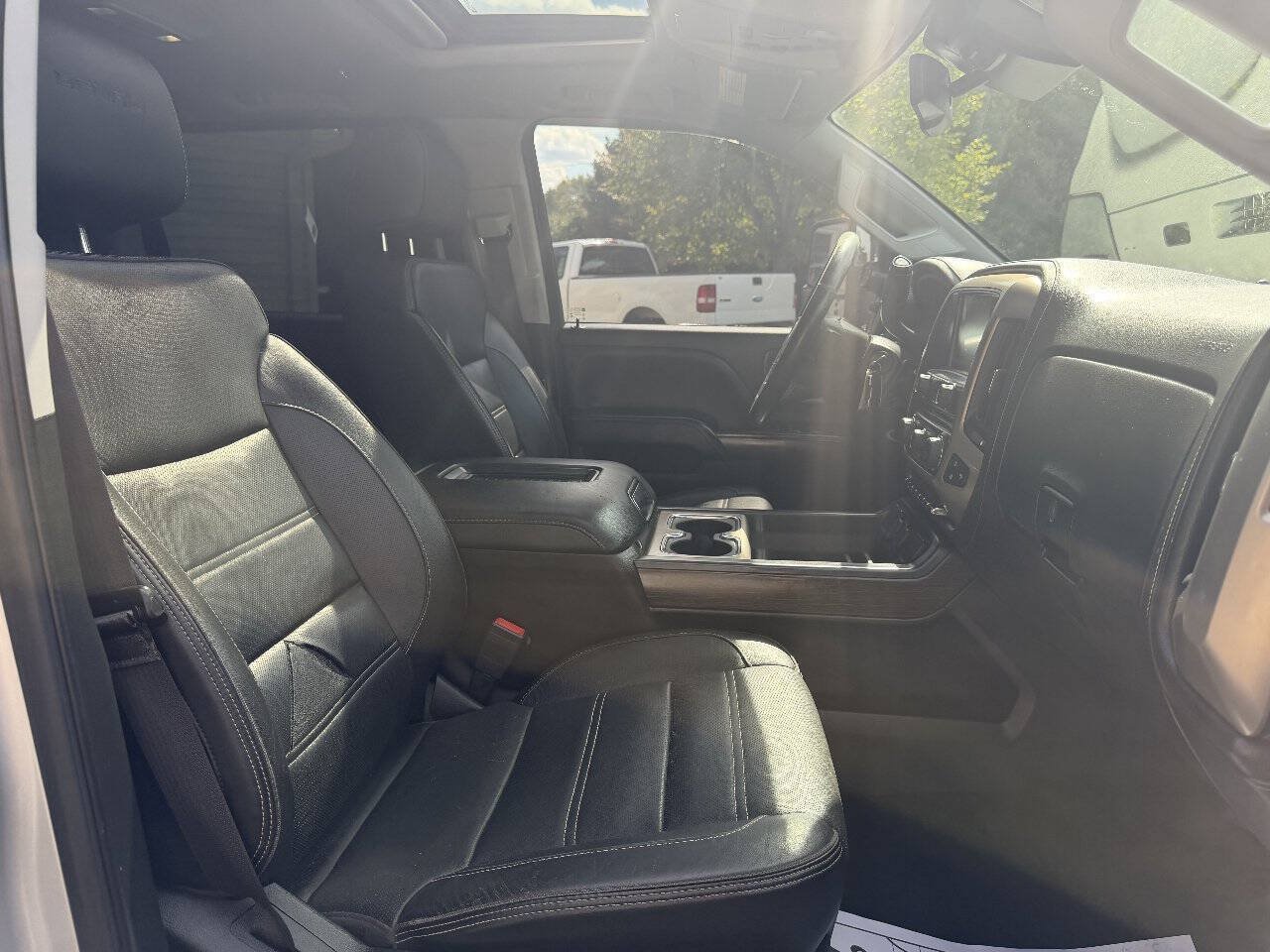Used 2018 GMC Sierra 2500 Denali w/ Duramax Plus Package AWD/4WD image 22