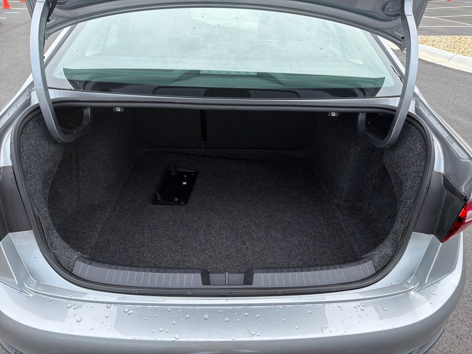 Used 2024 Volkswagen Jetta SE FWD image 18