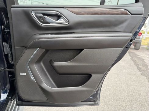 Used 2021 Chevrolet Tahoe LT w/ LT Signature Package image 17