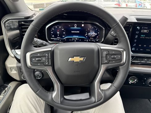 Used 2023 Chevrolet Silverado 1500 LT image 17