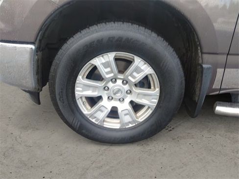Used 2017 Nissan Titan SV image 14