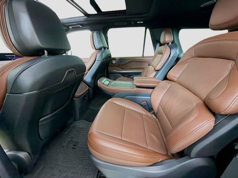 Used 2025 Lincoln Navigator Reserve image 26