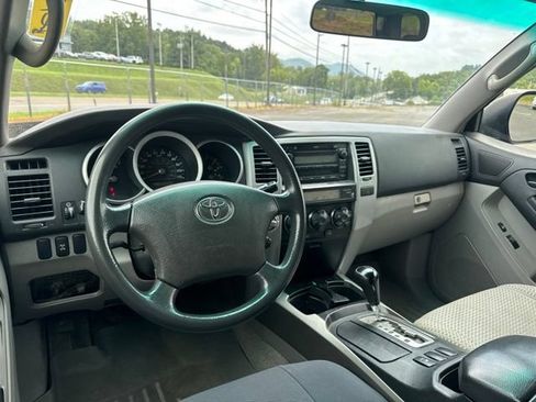 Used 2007 Toyota 4Runner SR5 AWD/4WD image 12