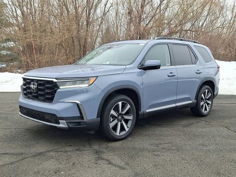 Certified 2025 Honda Pilot Touring image 3