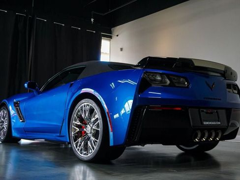 Used 2015 Chevrolet Corvette Z06 w/ 3LZ Preferred Equipment Group RWD image 9
