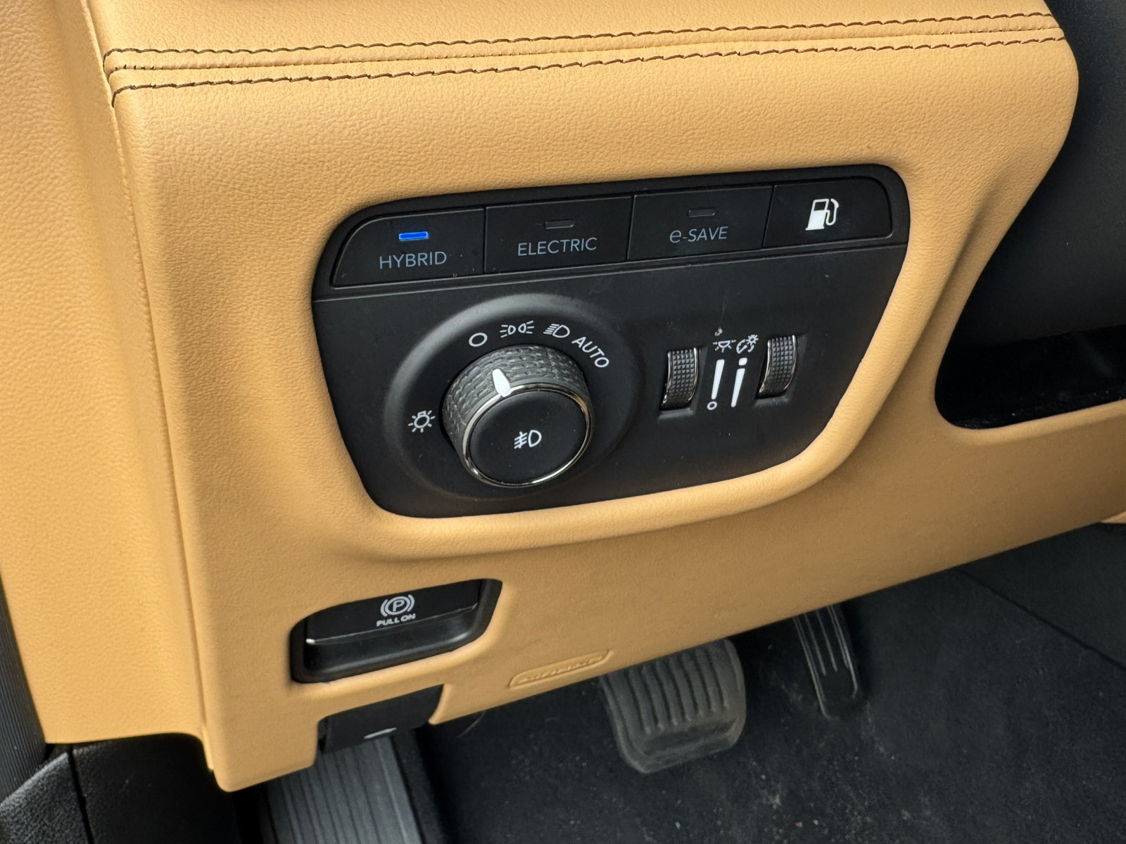Used 2025 Jeep Grand Cherokee Summit AWD/4WD image 39