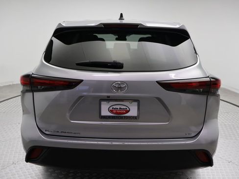 Certified 2025 Toyota Highlander LE image 10