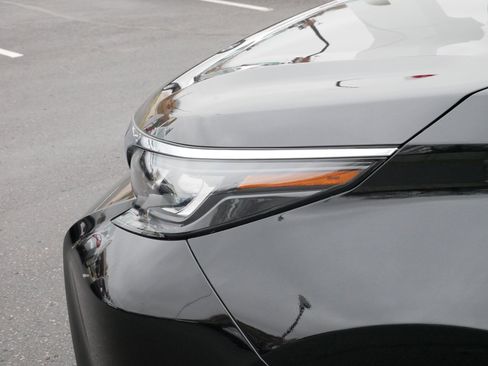 Used 2025 Toyota Sienna LE image 16