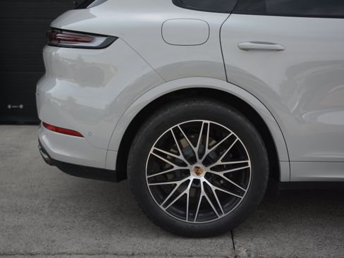 Certified 2026 Porsche Cayenne AWD/4WD image 39