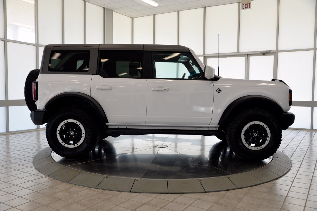 Used 2024 Ford Bronco Outer Banks w/ Sasquatch Package AWD/4WD image 9