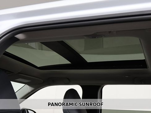 New 2025 Mitsubishi Outlander SE image 4