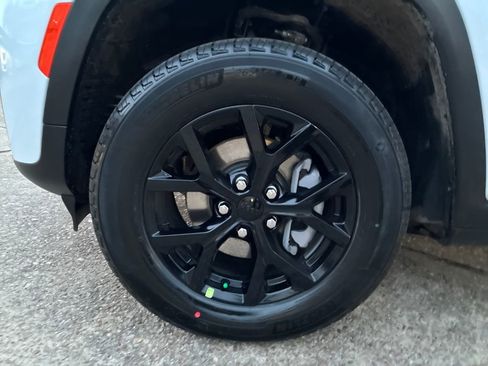 New 2026 Jeep Grand Cherokee Altitude image 27