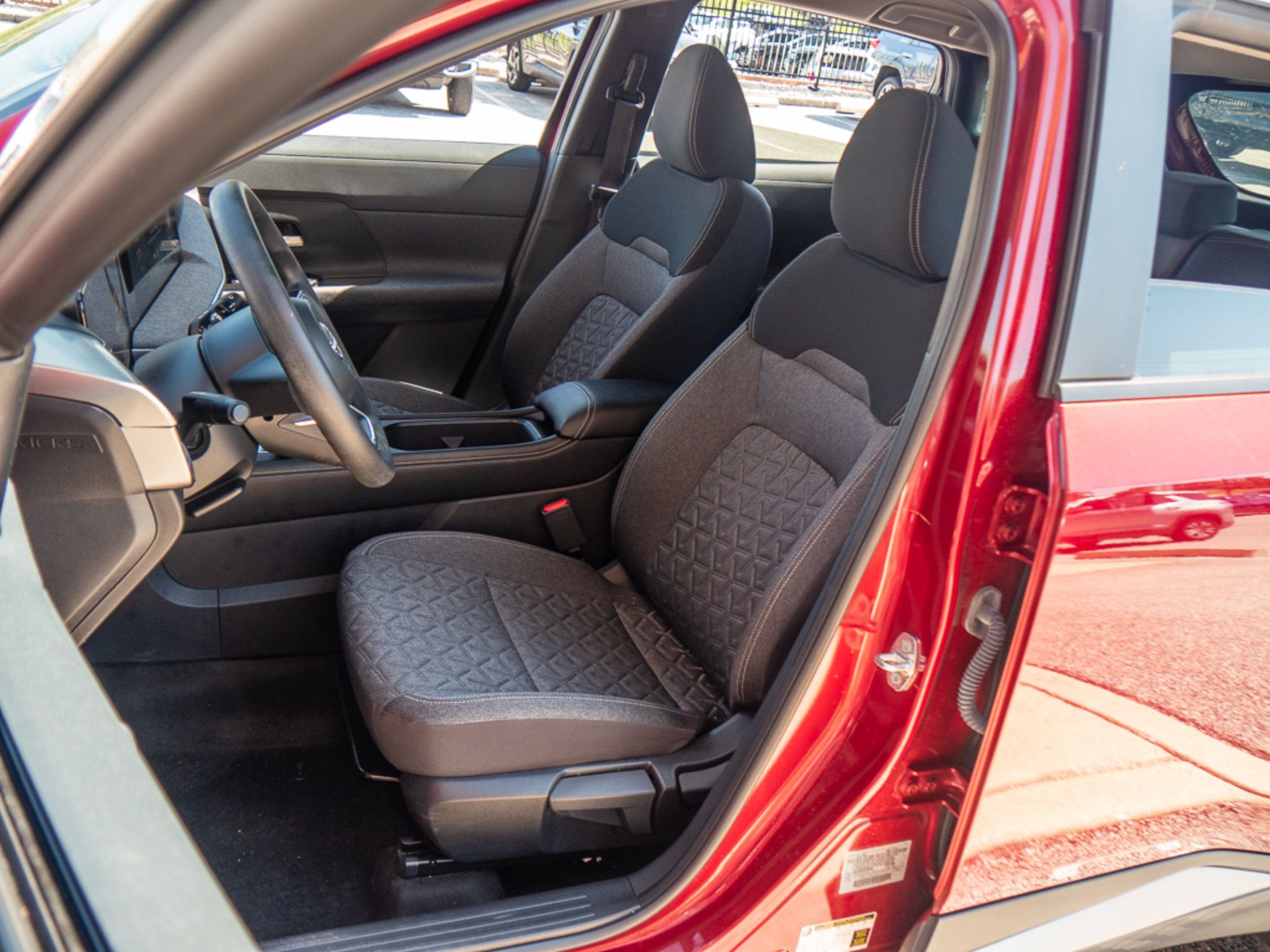 Used 2025 Nissan Kicks SV AWD/4WD image 11