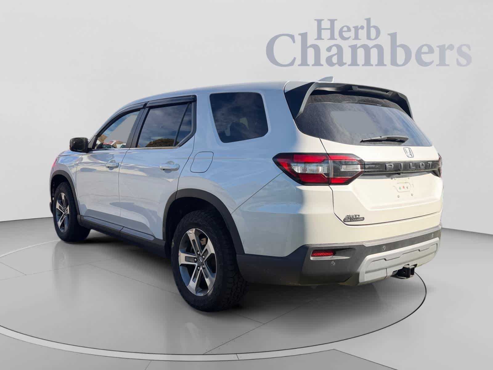 Used 2023 Honda Pilot EX-L image 3