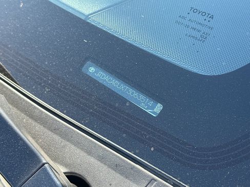 Used 2026 Toyota Prius Plug-In Hybrid FWD image 4