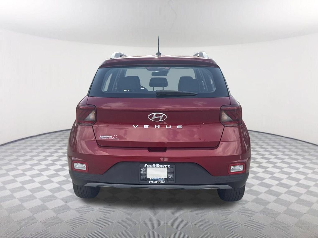 Used 2024 Hyundai Venue Limited FWD image 6