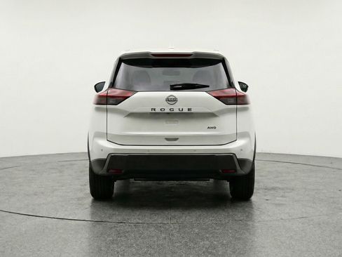 Used 2025 Nissan Rogue SV image 7