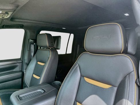 Used 2023 GMC Yukon XL AT4 AWD/4WD image 13