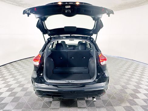 Used 2022 Nissan Kicks SV w/ Interior Electronics Package FWD image 31