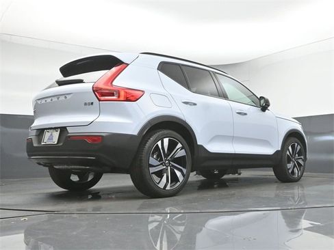 Used 2024 Volvo XC40 B5 Ultimate w/ Protection Package Premier image 39
