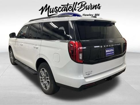 Used 2025 Ford Expedition Active AWD/4WD image 3