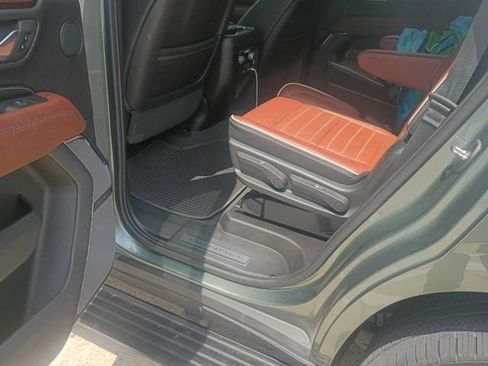 Used 2023 GMC Yukon Denali Ultimate AWD/4WD image 44