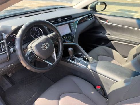 Used 2018 Toyota Camry LE FWD image 13
