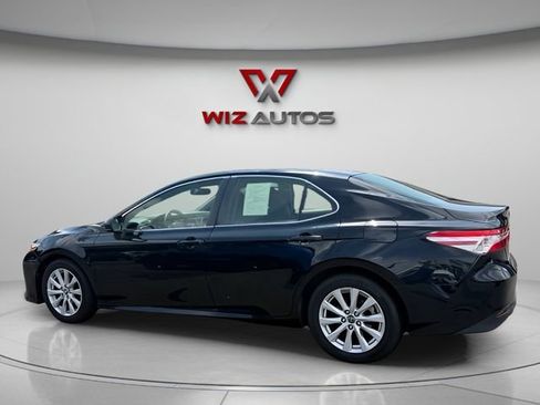 Used 2018 Toyota Camry LE FWD image 2