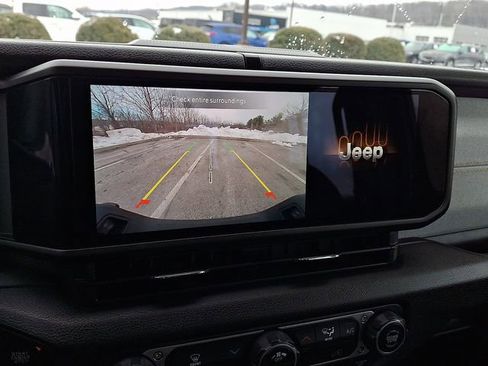 Used 2024 Jeep Gladiator Sport image 17