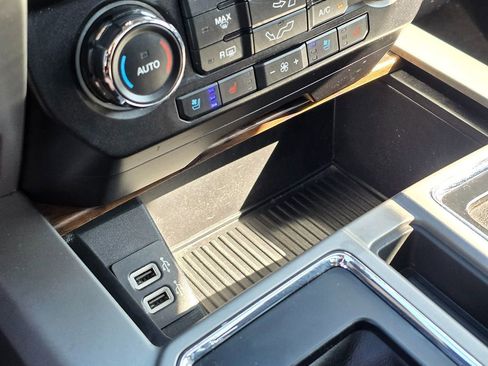 Used 2019 Ford F150 Lariat image 42