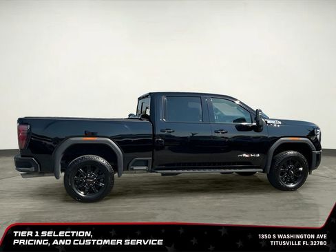 Used 2025 GMC Sierra 2500 AT4 w/ AT4 Premium Plus Package AWD/4WD image 9