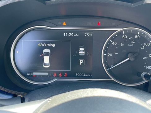 Used 2025 Nissan Versa SV image 38