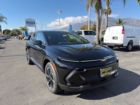 New 2026 Chevrolet Equinox EV LT image 2