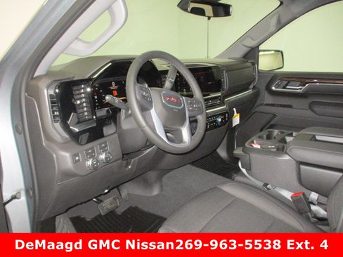 New 2026 GMC Sierra 1500 Elevation image 16