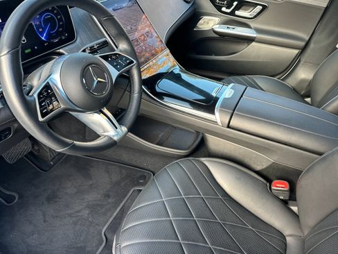 Used 2023 Mercedes-Benz EQE 500 4MATIC Sedan image 4