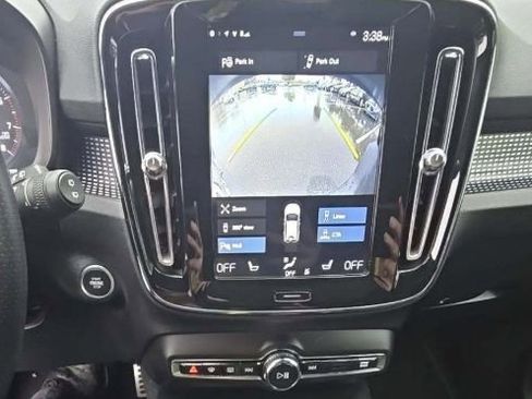 Used 2019 Volvo XC40 T5 R-Design image 13